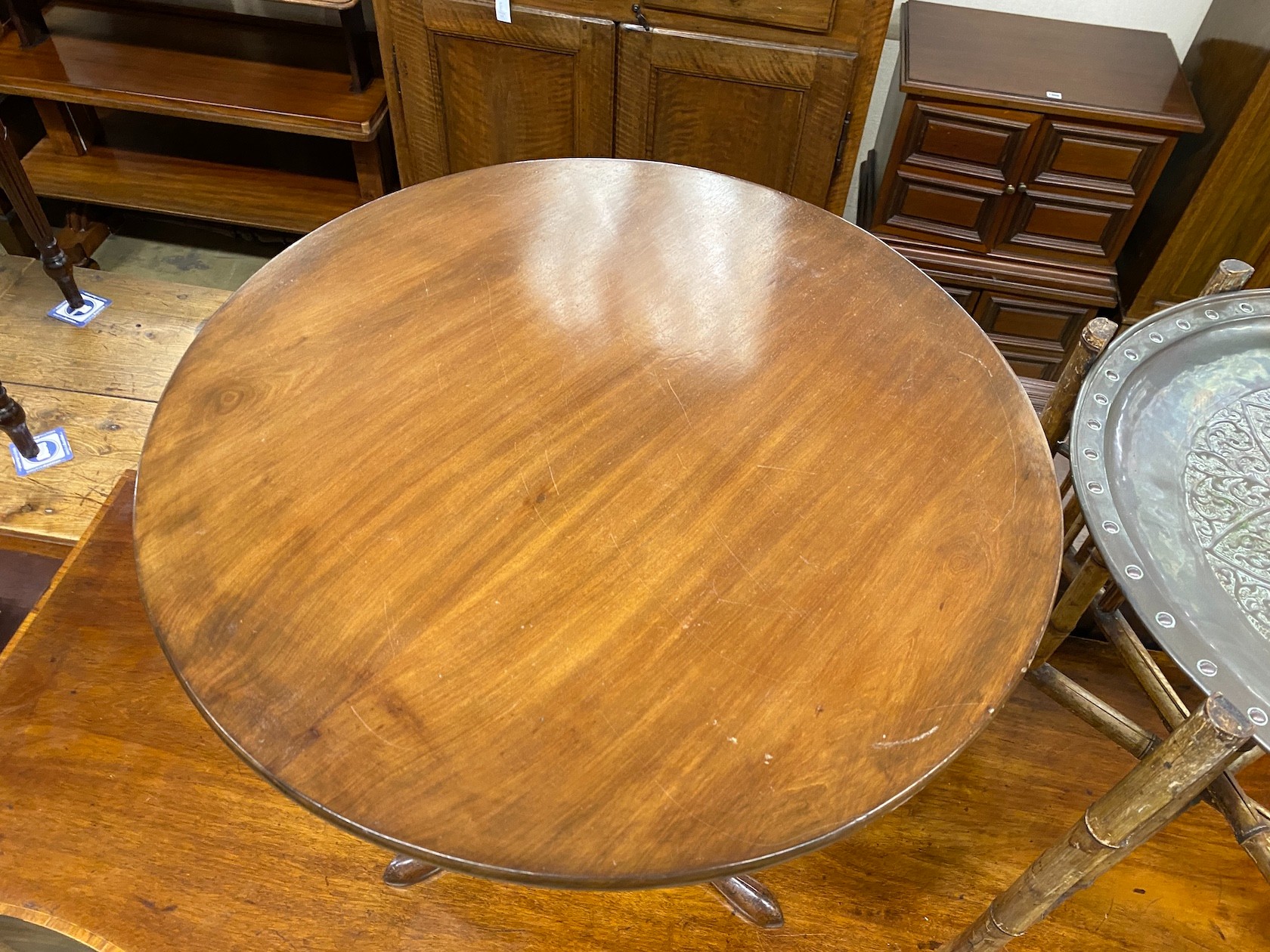 A George III mahogany bird cage tilt top tripod tea table diameter 64cm, height 68cm.